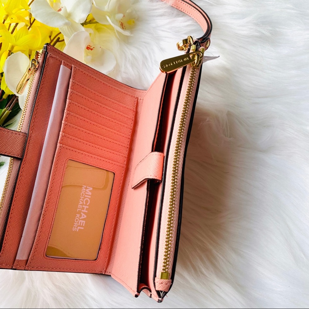 MICHAEL KORS LARGE DOUBLE ZIP WRISTLET PALE PINK - Picture 6 of 6